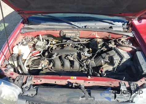 2004 Ford Escape Xlt from USA, damaged, VIN 1FMYU03144KB24726